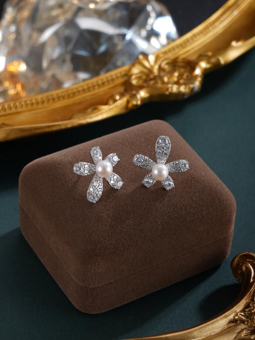 子佩集【花甜喜事】银S925珍珠惜王妃耳钉【MLEH014】5.4mm珠五瓣花2601 商品图5