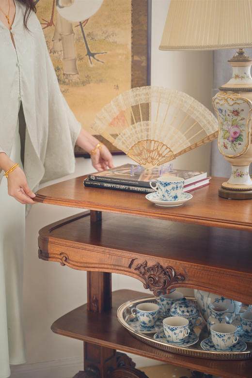 独角鹿西洋古董20世纪初法国出品古典卷叶主题核桃木精雕多层边几 商品图3