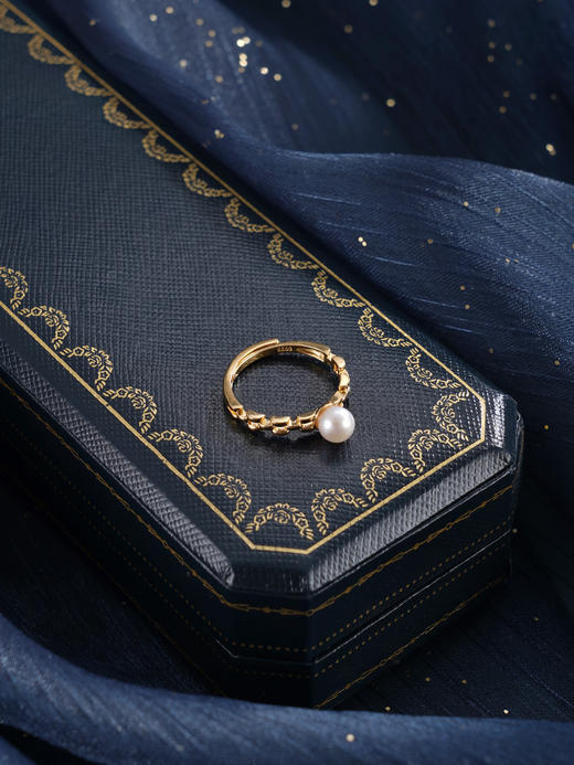 子佩集【璀璨时刻】银S925珍珠惜王妃戒指【R2294】5mm珠镀金日字扣2601 商品图4