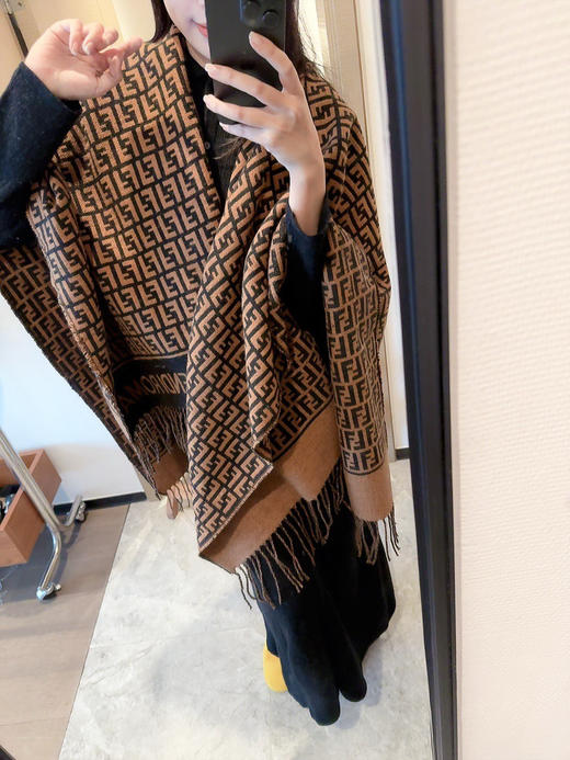 秋冬特惠💰260 芬迪围巾 男女同款 罗马组合斗篷 商品图4