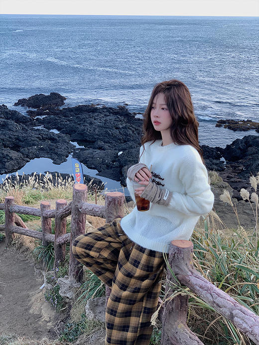 S码现货  字母毛衣 马海毛羊毛纱/刺绣字母 商品图2