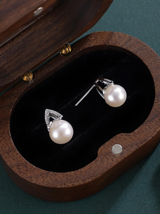 子佩集【璀璨定格】银S925珍珠惜王妃耳钉【E2826】8mm珠双色三角V字2601 商品图4