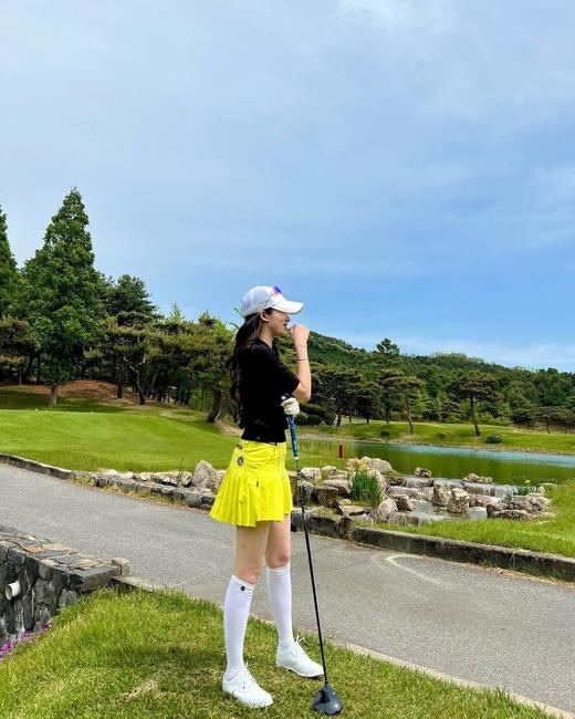 PG家早秋新款女士中袖立领POLO针织衫来了！显瘦遮肉，上身效果无敌，爱了！原厂纱线，手感舒适又透气排汗，不要跟普通棉纱线比价格！ 商品图2