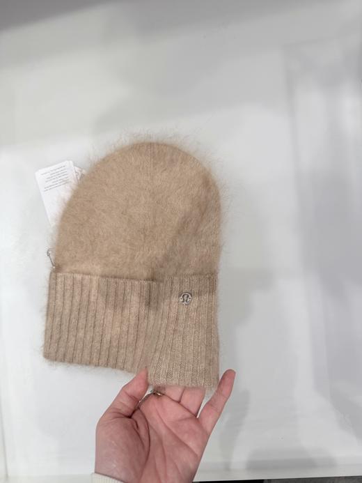 到手价499元 Lulu女士百分百山羊绒冷帽 质感非标好 保暖 厚度刚好 三个颜色都非常百搭 显白 摸起来非常软糯  国内售价1000美国代购，无中文标签，介意慎拍 商品图7