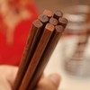 【29.9元到手50支！】OPTIMUM DG 马上有钱 红檀木筷子礼盒 经久耐用 多到工艺打磨 温润光滑 天然木纹 红棕雅致 适配各种餐桌 商品缩略图9