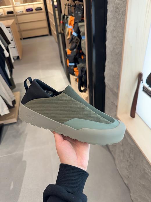 到手价1559元 异色款 左右脚不同 ‼️始祖鸟Kragg幽雾绿男士一脚蹬，超级帅气的配色，上脚超舒服 美国代购，无中文标签，介意慎拍 商品图4