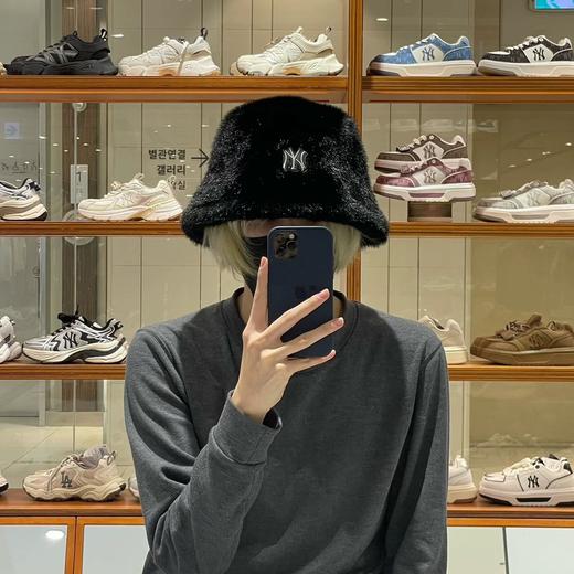 一店k （元厂货！）化身软软糯糯的女鹅@！真的很喜欢冬天的软乎乎！手感简直太棒了👏毛茸茸无法拒绝 队标25年冬季新款仿水貂毛渔夫帽 商品图2