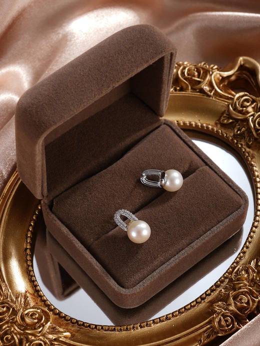 子佩集【静谧时光】银S925珍珠惜王妃耳钉【E4910】8mm珠双色马蹄半环2601 商品图6