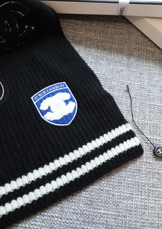 秋冬特惠💰190 香奈儿围巾 小香印章针织围巾 精致的各类徽章 商品图2