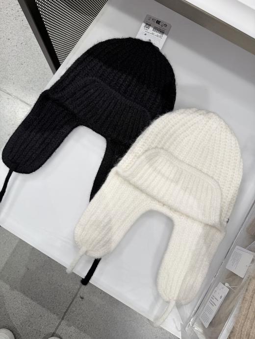 到手价659元 Lulu女士羊驼毛雷锋妈帽 今年香奈儿也出了这个款式 带有Lulu  金属logo 质感非标好 摸起来非常软糯  戴起来非好看  美国代购，无中文标签，介意慎拍 商品图0