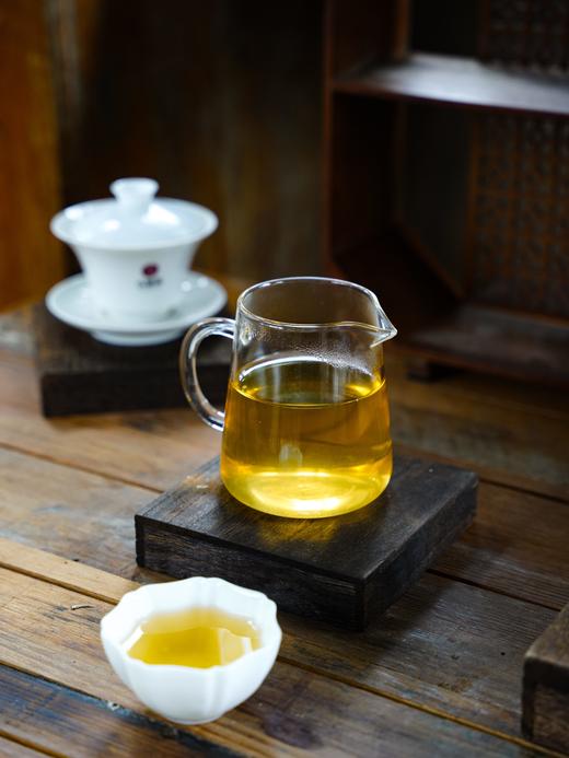 【老班章羽毛种】2024年古树，尊贵之选 茶中翘楚，老班章极端极境，357g/片  单饼铁盒包装 商品图5