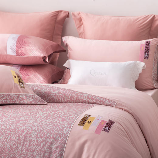 多喜爱 60S珍珠锦贡缎四件套 瑞亚尔Ⅰ/趣派风尚【A面韩国进口缎纹】【B面60S新疆长绒棉】【精美刺绣】【三方宽边】【专利床单】【礼盒包装】 商品图7