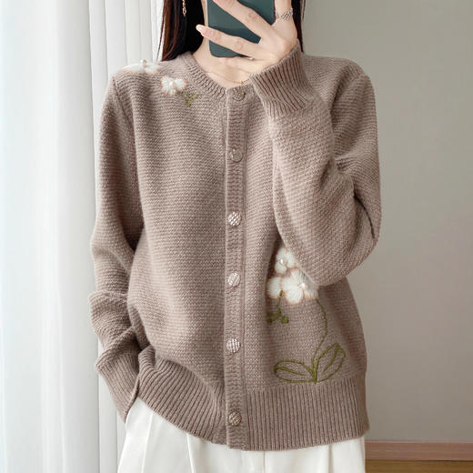 「高货yt」全新升级【铂金会员330/天猫449/差价119】(13534)洛诗琳加厚纯羊毛开衫2026新款圆领单排扣重工绣花针织外套 商品图1