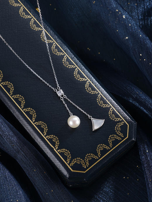 子佩集【幸运裙摆】银S925珍珠惜王妃套链【YB3780】7.5mm珠双色银杏叶吊球2601 商品图4