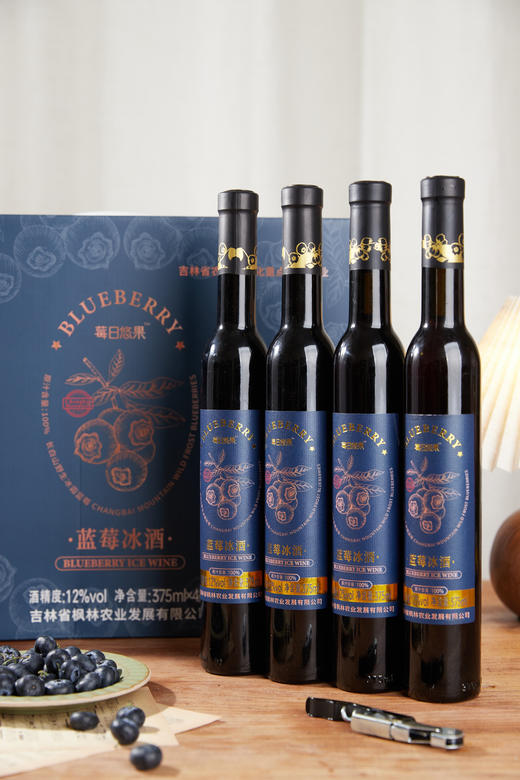 【长白山有机蓝莓冰酒】100%蓝莓原汁酿造，把长白山的雪意封进瓶中以示“瑞雪兆丰年” 甄选长白山有机认证野生蓝莓 酒精度12%VO1 入口清冽如冰，果香浓郁不加糖，无任何添加 商品图0