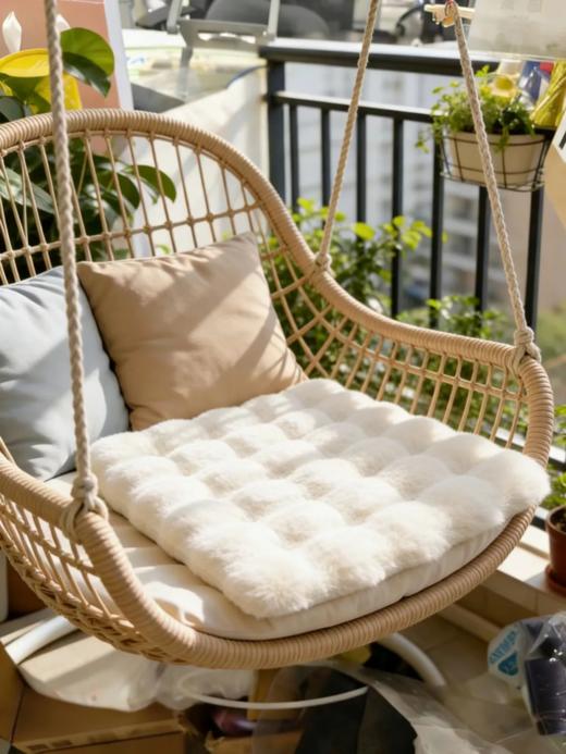 【多妈团购 三浦植造仿兔绒坐垫任选2个】PP上的小火炉，秋冬必入！仿兔绒面料，蓬松柔软，坐久也不怕累，☁️防滑黑科技+固定松紧绳，稳固不移位-美初 商品图1