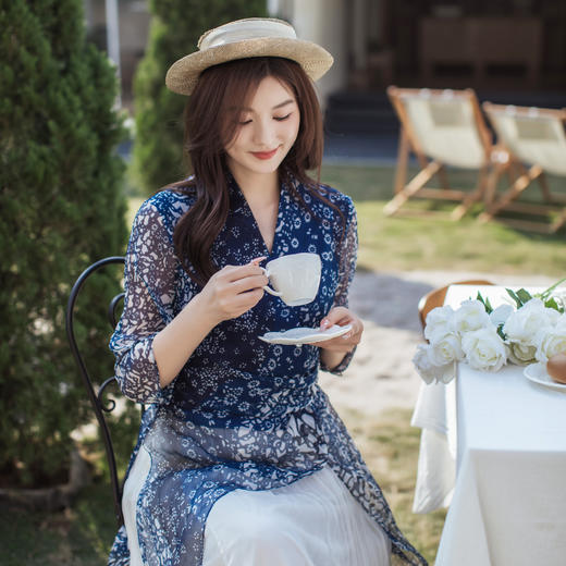 【林栖设计小店】【林栖推荐】2026年早春新品真丝蓝印花不规则飘片上衣N1961347 商品图0