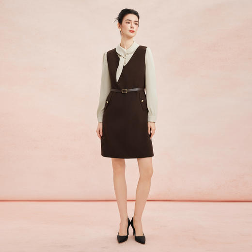 RE810斯尔丽26新款假两件式V型领马甲连衣裙搭配可爱衬衫H身形连衣群 商品图3