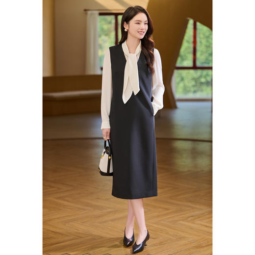 醋酸缎混纺V领背心裙 轻奢提花内里 微弹柔韧有型 隐形口袋 + 无痕拉链 米思阳2026春季简约V领叠穿神器背心连衣裙女1100 商品图4