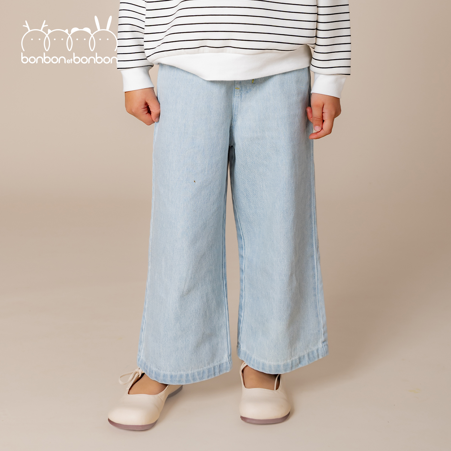 浅蓝牛仔阔腿裤