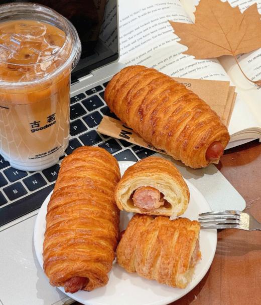 【还口以酥皮烤肠卷，😋一口满足你对点心与肉食的双重渴望】✅真材实料：70%黑猪肉含量，精选猪后腿肉🍗✅匠心工艺：24层手工开酥，安佳黄油制作 商品图2