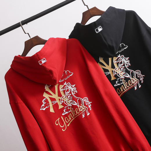 【MLB马年开运卫衣】圆领/连帽卫衣 26春季新款必须要拥有！男女同款 宽松版型 藏肉又减龄，连帽+袋鼠兜的经典设计， 自带“马到成功”buff！ 商品图10