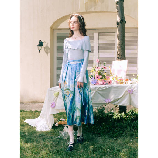 两三事清风鸢尾2026春季新款优雅印花裙摆拼接针织抽绳方领连衣裙 商品图3