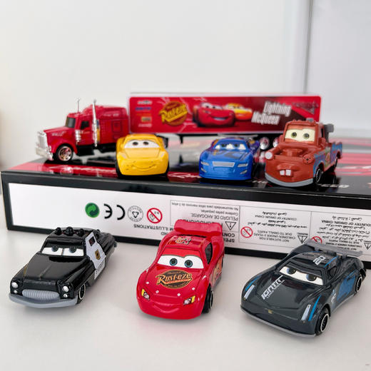 7辆赛车总动员合金车【出口赛车总动员合金车套装】实物质感非常好~ 车壳采用优质合金、车底为优质ABS、惯性滑行，轻轻一推可以走超远 商品图3