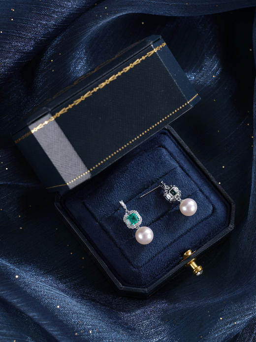 子佩集【碧落成诗】银S925珍珠惜王妃耳钉【EM3061-1-XF】8.5mm珠绿方块2601 商品图3