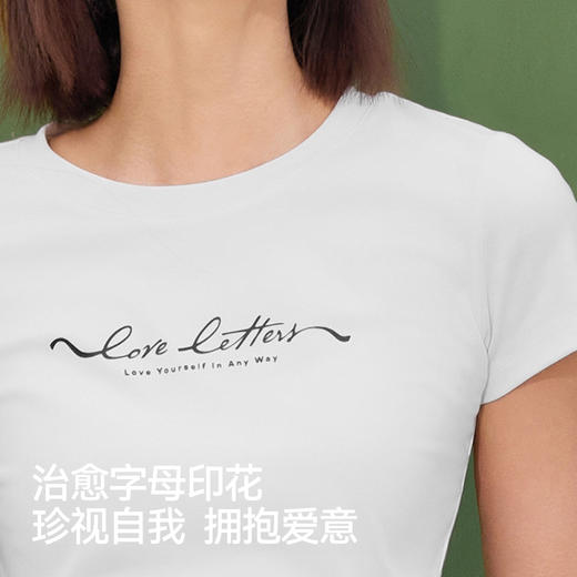 【99元任选2件】森马短袖T恤女夏季短款修身正肩字母印花衣服褶皱收腰小心机上衣 商品图2
