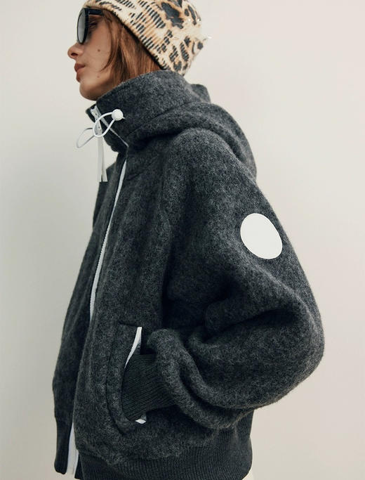 送8元退货运费【羊毛加厚飞行羽绒服】57.3%绵羊毛+90%白鸭绒填充，羊毛双面绒工艺加持，厚实挺括不软塌，帽檐加宽支撑工艺，帽里11条配色压线 商品图3