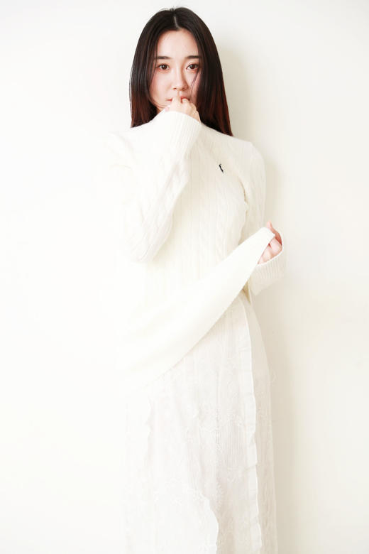 含羊毛30%，圆领麻花毛衣。小标刺绣复古氛围感长袖羊毛衫E011566 商品图7