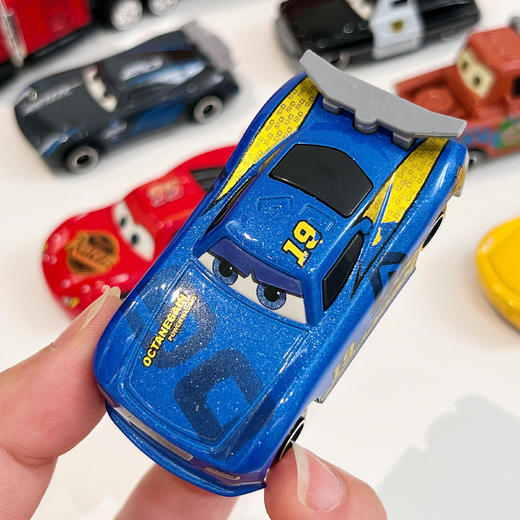 7辆赛车总动员合金车【出口赛车总动员合金车套装】实物质感非常好~ 车壳采用优质合金、车底为优质ABS、惯性滑行，轻轻一推可以走超远 商品图7