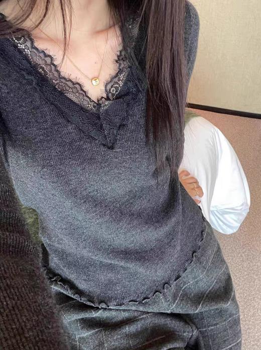<曾小咸推荐> 蕾丝边拼接V领长袖 日常139/件 活动价89.99！【预售款，预计3-15天发货】 商品图2