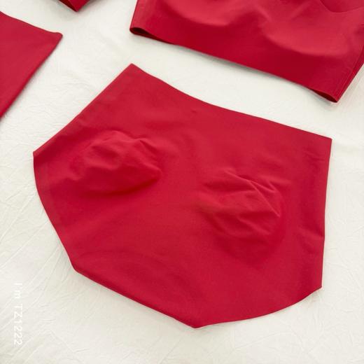 老米优品🎈3-5I天。本命专属“红”！《V领天丝无背扣背心式文胸+桑蚕丝内裤套装》吊带款和背心款，2个版型~ TZ260115A 商品图8