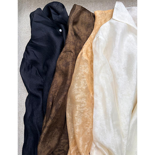 自由如风 2026初春水墨笔触长袖衬衫 柔软纱质感 双层用料 三穿领型一衣多穿 商品图5