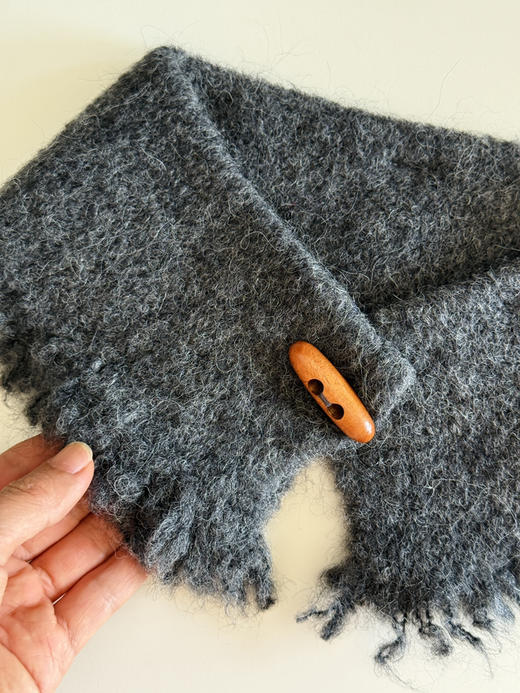 松软羊驼毛围脖｜交叉牛角木扣流苏围巾【包邮+三天无理由退换】 商品图5