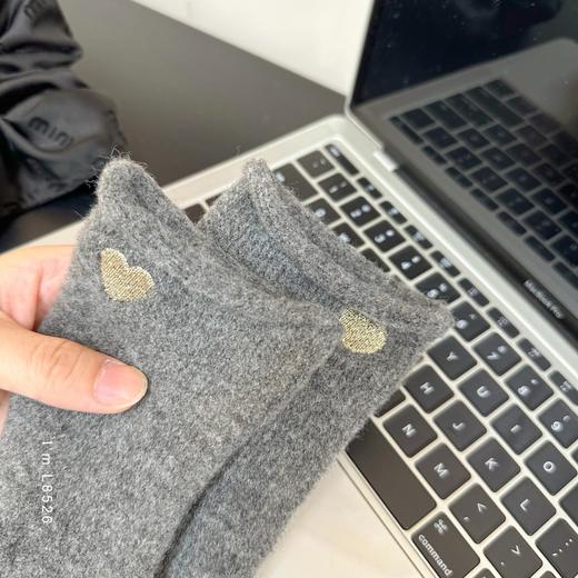 老米优品🎈3-5天。《羊毛平针手套+绣金丝爱心可触屏保暖手套》刺绣金丝爱心点缀 ~保暖又时髦！XW260115A 商品图12