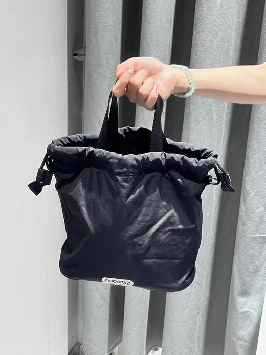 【春上新】【5折】6楼OUTDOOR新品时尚经典休闲百搭水桶包吊牌价399折后价199 商品图3