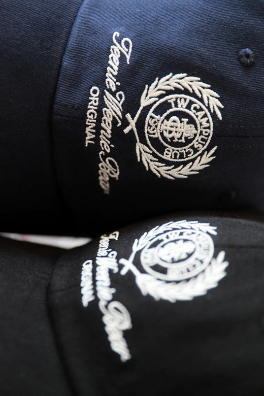 学院风棒球帽，出口韩国。千金感小标刺绣工艺软顶鸭舌帽E011560 商品图1