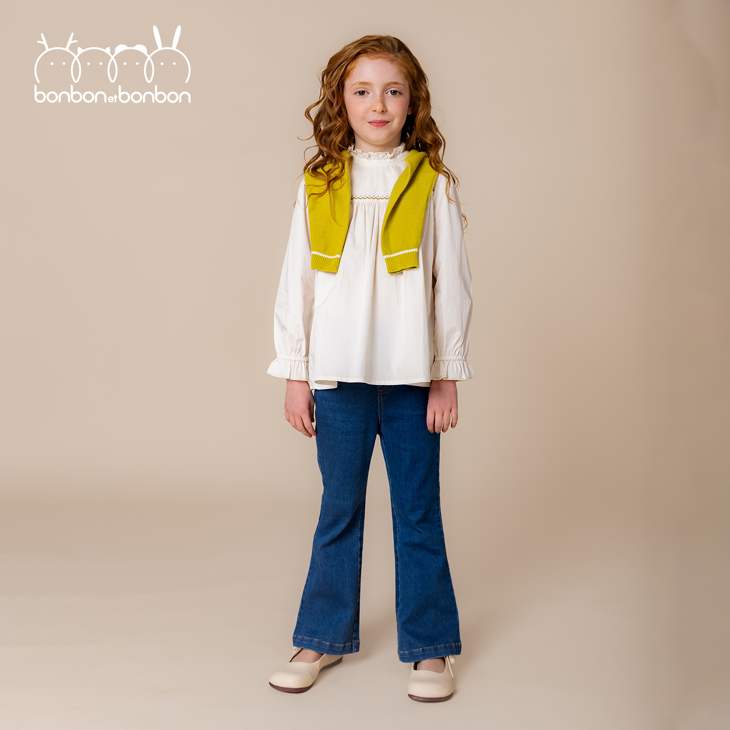 清新绣花木耳边上衣