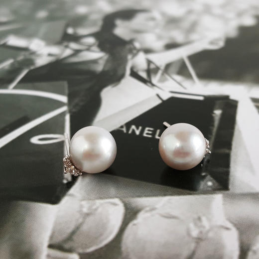 【天然正品】AU750白金镶钻镶天然近完美约8.6MM真多麻海水珍珠耳钉16.2*8.6*8.6MM（皆取最大值）311225NJM51特价：
980 商品图2