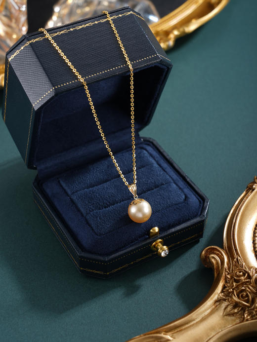 子佩集【灼灼风华】G18K珍珠惜王妃吊坠【K90016516】11.5mm珠海水珠金色花托花片镀金（不含链）2601 商品图2