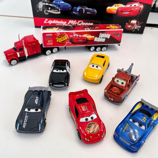 7辆赛车总动员合金车【出口赛车总动员合金车套装】实物质感非常好~ 车壳采用优质合金、车底为优质ABS、惯性滑行，轻轻一推可以走超远 商品图2