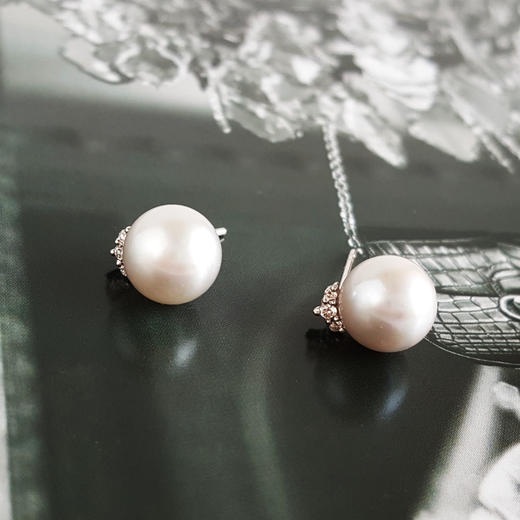 【天然正品】AU750白金镶钻镶天然近完美约8.6MM真多麻海水珍珠耳钉16.2*8.6*8.6MM（皆取最大值）311225NJM51特价：
980 商品图6