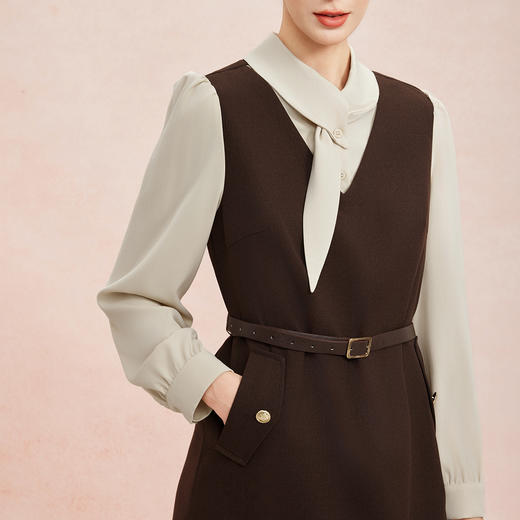 RE810斯尔丽26新款假两件式V型领马甲连衣裙搭配可爱衬衫H身形连衣群 商品图4