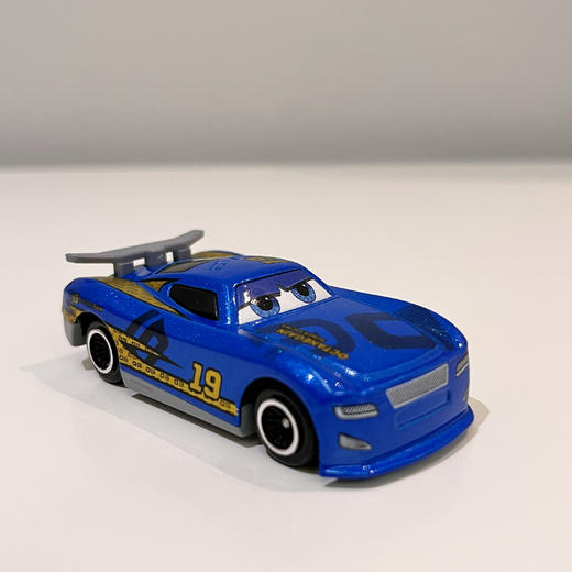 7辆赛车总动员合金车【出口赛车总动员合金车套装】实物质感非常好~ 车壳采用优质合金、车底为优质ABS、惯性滑行，轻轻一推可以走超远 商品图5
