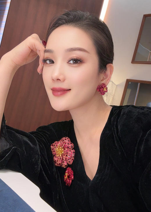 GAONAS  璀璨华丽老钱红色花朵耳环11905ZR 商品图2