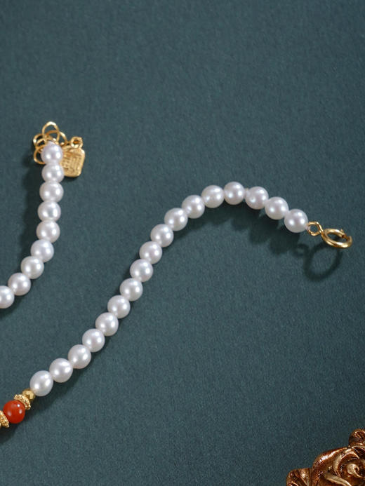 子佩集【福蕴长华】银S925珍珠惜王妃手链【QNS0007】3mm珠镀金南红方块2601 商品图6