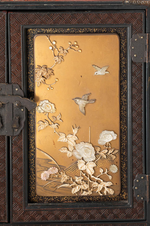 独角鹿西洋古董19世纪日本明治时期出品金漆莳绘装饰东方花鸟主题芝山镶嵌红地漆木精雕箪笥 商品图10
